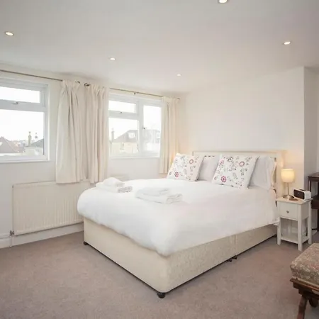 Beautiful 2 Bedroom House Off Gloucester Road Semesterbostad Bristol
