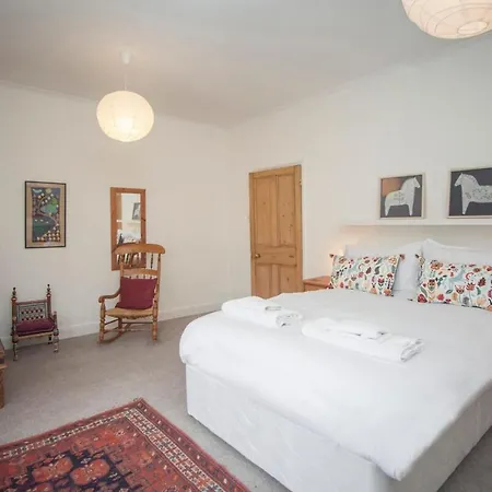 Beautiful 2 Bedroom House Off Gloucester Road * Bristol