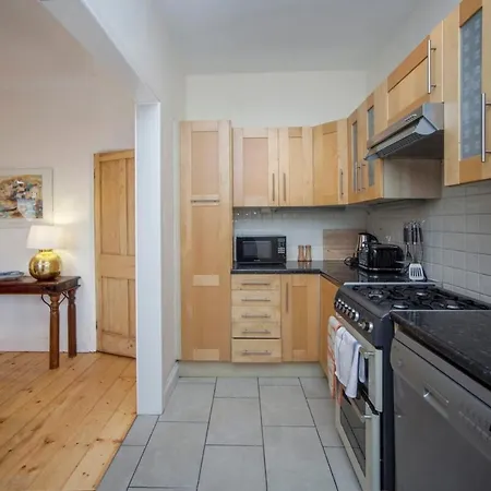 Semesterbostad Beautiful 2 Bedroom House Off Gloucester Road Bristol