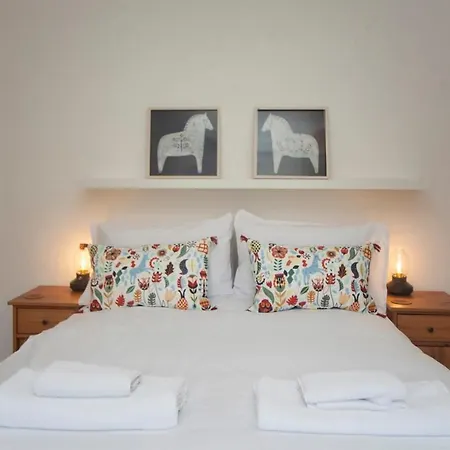 Beautiful 2 Bedroom House Off Gloucester Road