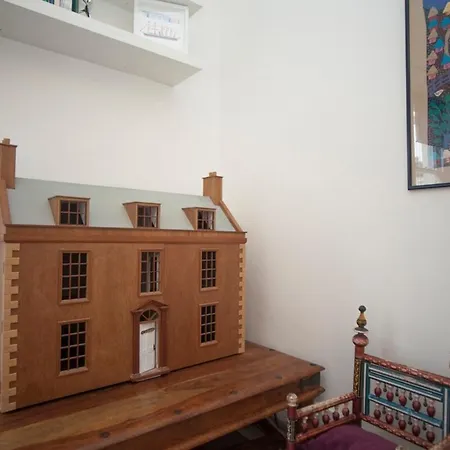 Beautiful 2 Bedroom House Off Gloucester Road Semesterbostad *